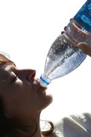 Boire beaucoup pour prévenir et soigner au moins 12 maladies