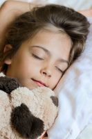 Le manque de sommeil chez les enfants est associé à une mauvaise alimentation, à l'obésité et à l'augmentation du temps passé devant l’écran