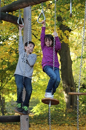 Les jeux en plein air associés à une réduction des effets négatifs de l’écran chez les enfants (étude)