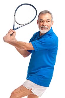 Le tennis est bon pour l’équilibre des seniors et limite les chutes (étude)